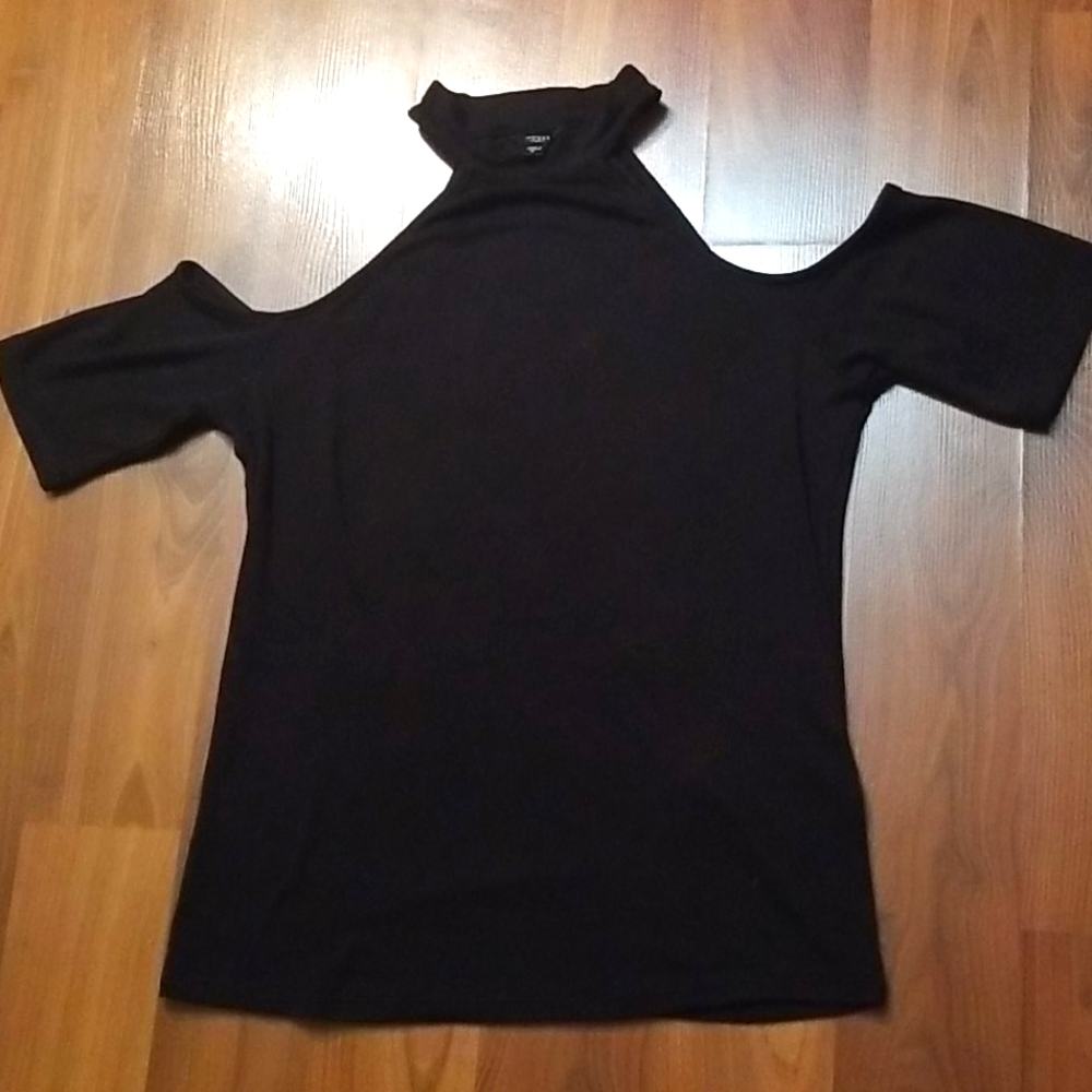 GUESS Cold Shoulder Sexy Guess Top